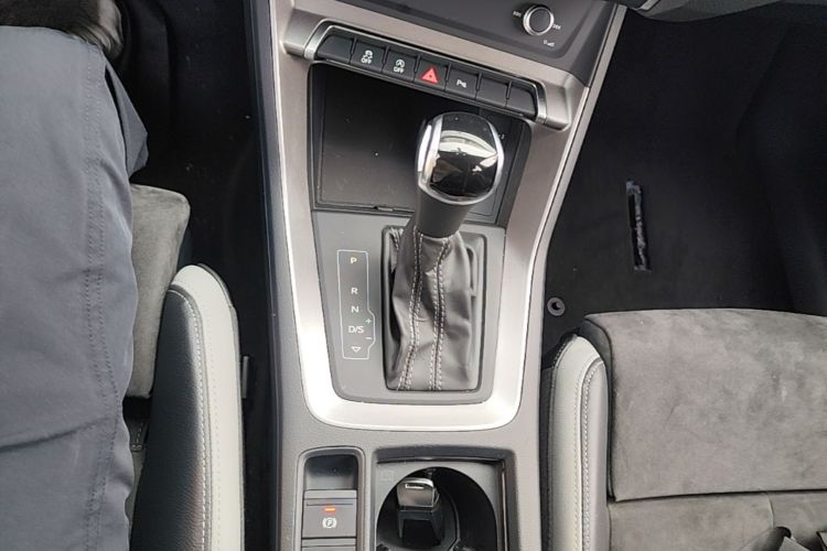 Audi Q3 2021 imagen de coche #18