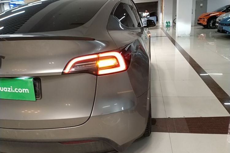 Tesla Model Y 2022 #8 Tesla Model Y 2022 car image #8