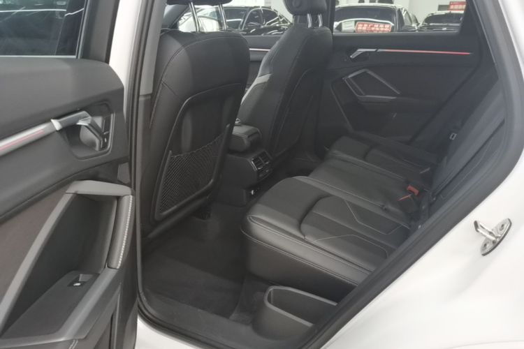 Audi Q3 2023 car image #17