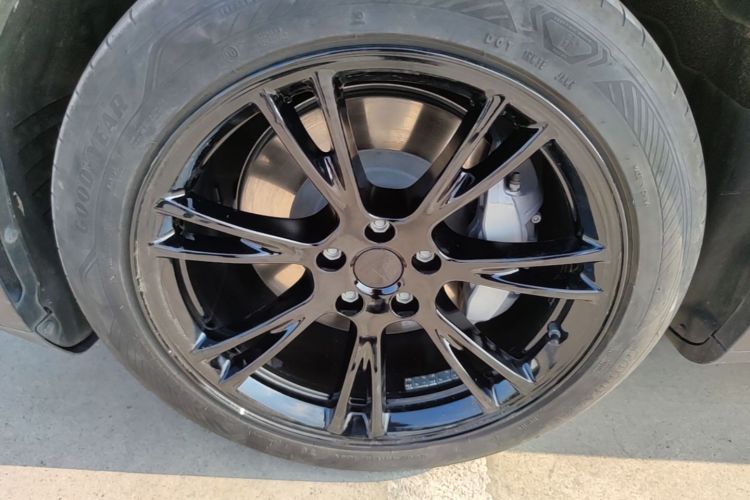 Tesla Model Y 2022 car image #9