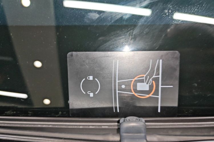 Tesla Model Y 2022 car image #9