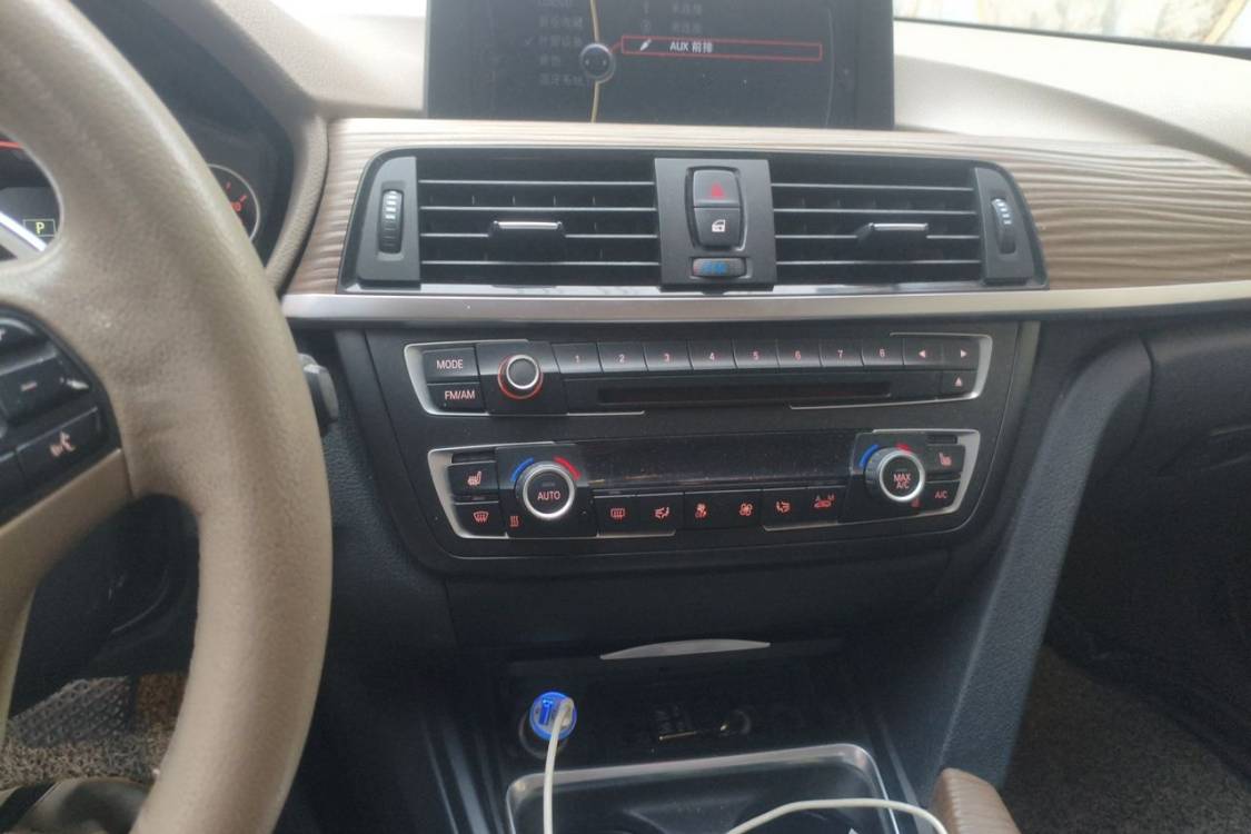 BMW 3 Series 2012 صورة سيارة #26