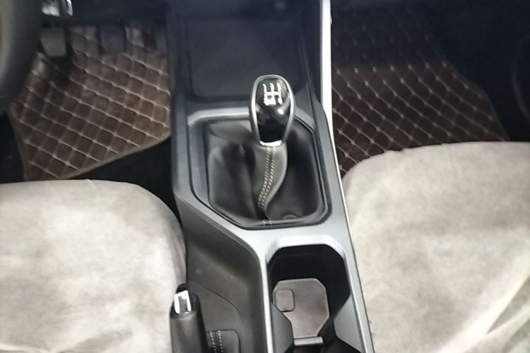 GEELY Emgrand 2026 car image #14