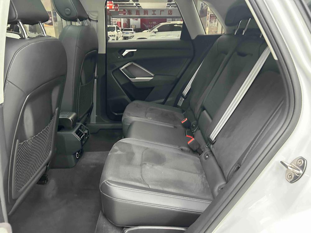 Audi Q3 2022 صورة سيارة #23