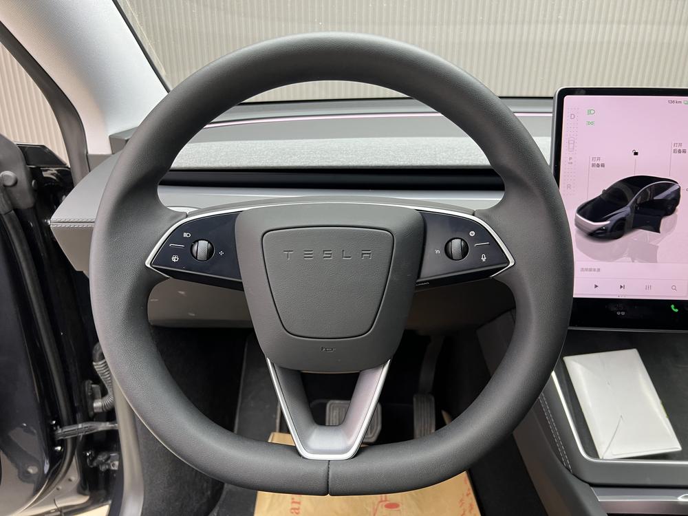 Tesla Model Y 2025 #11 Tesla Model Y 2025 car image #11
