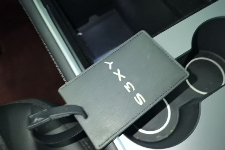 Tesla Model Y 2023 car image #9