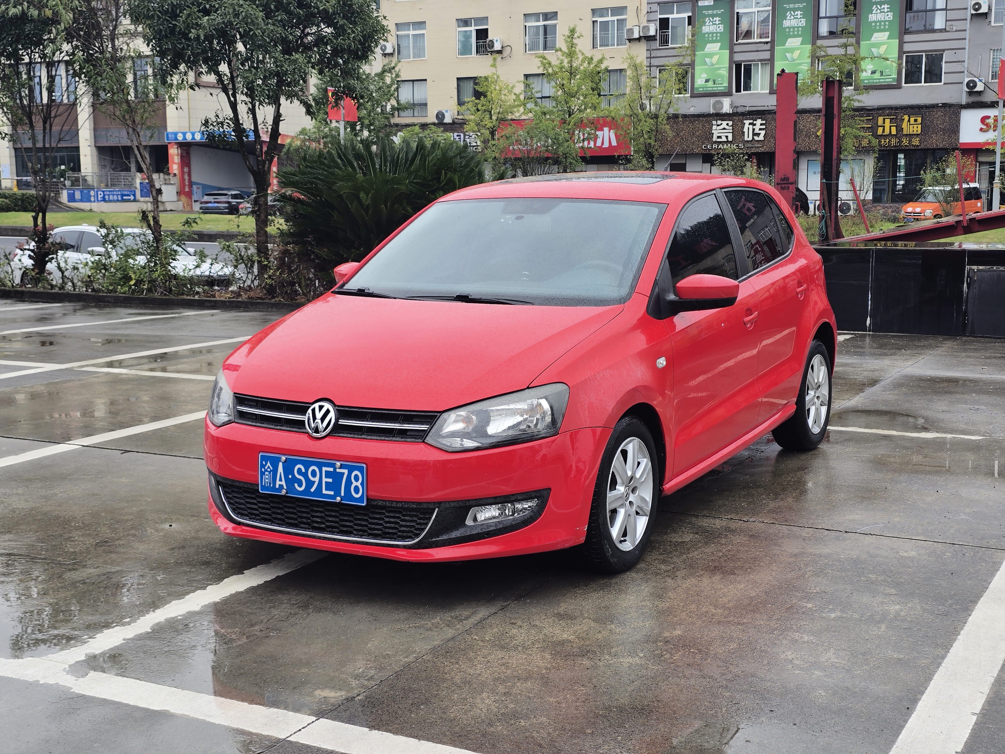 Volkswagen Polo 2011 Volkswagen Polo 2011 car image