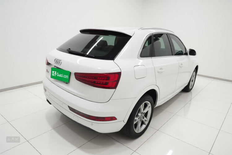 Audi Q3 2018 car image #7