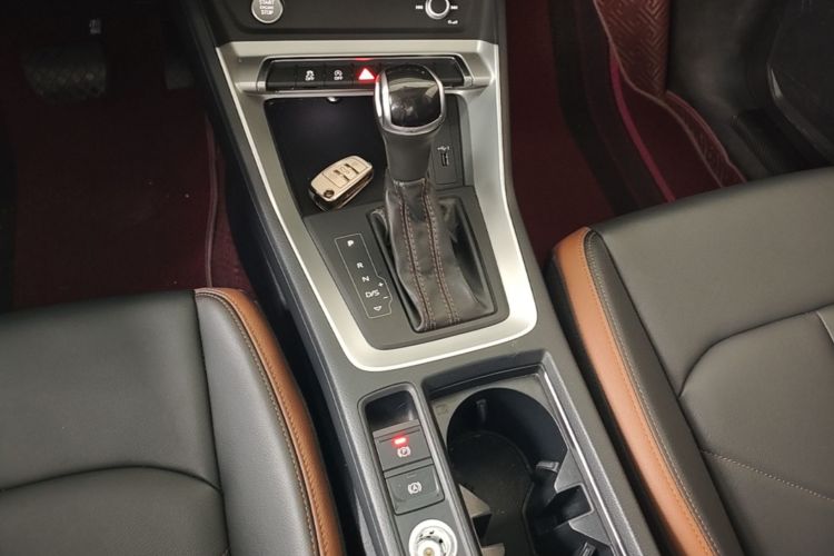 Audi Q3 2020 car image #14