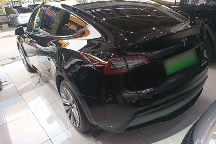 Tesla Model Y 2024 #5 Tesla Model Y 2024 car image #5