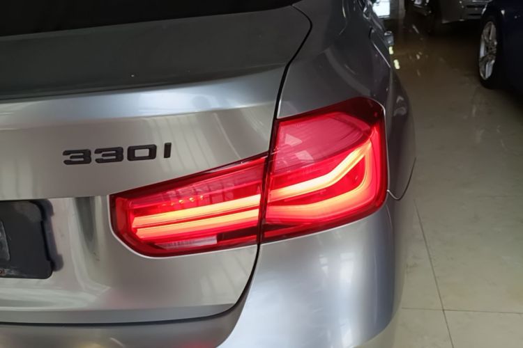 BMW 3 Series 2017 car image #8