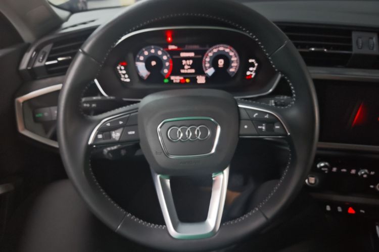 Audi Q3 2021 car image #11