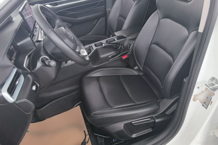 GEELY Emgrand 2025 car image #15