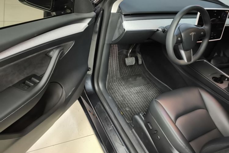 Tesla Model Y 2024 #16 Tesla Model Y 2024 car image #16