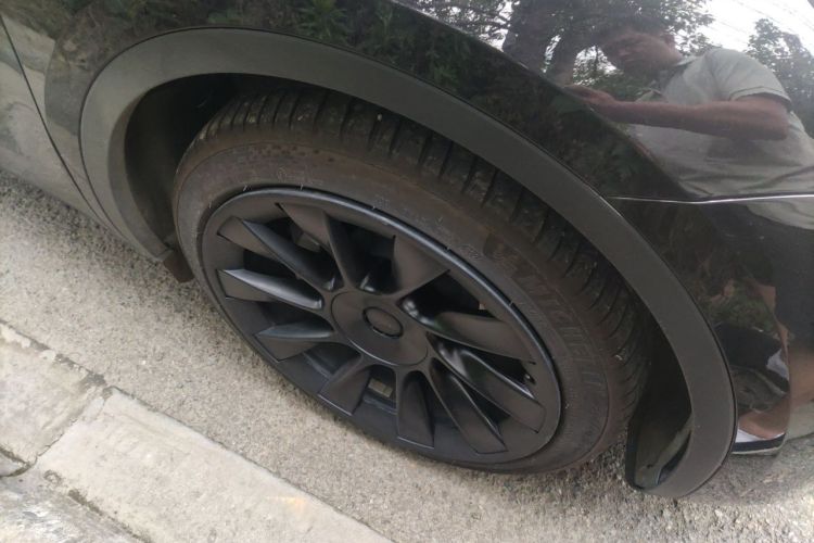 Tesla Model Y 2021 car image #9