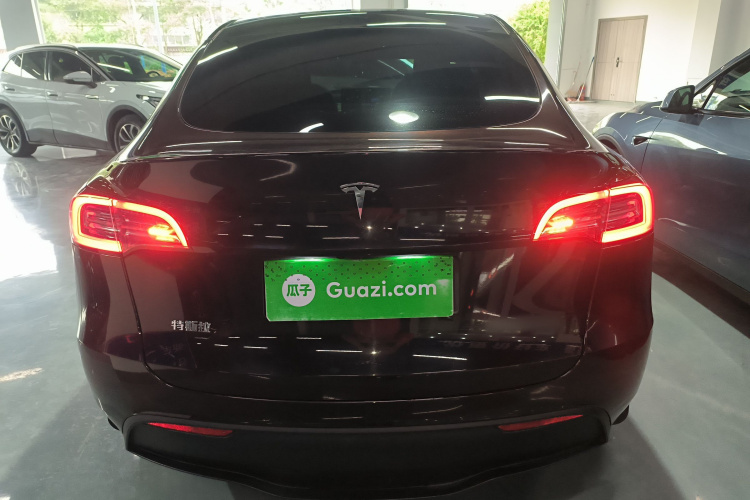 Tesla Model Y 2024 immagine di auto #6