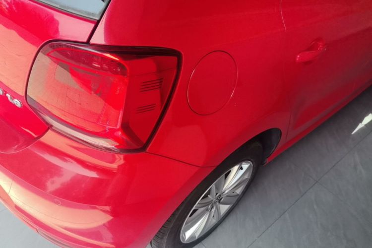 Volkswagen Polo 2015 car image #8