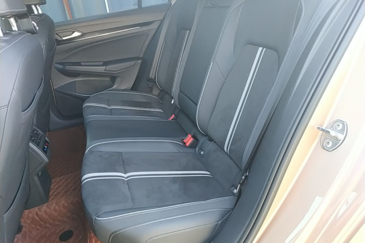 Volkswagen Golf 2022 car image #17