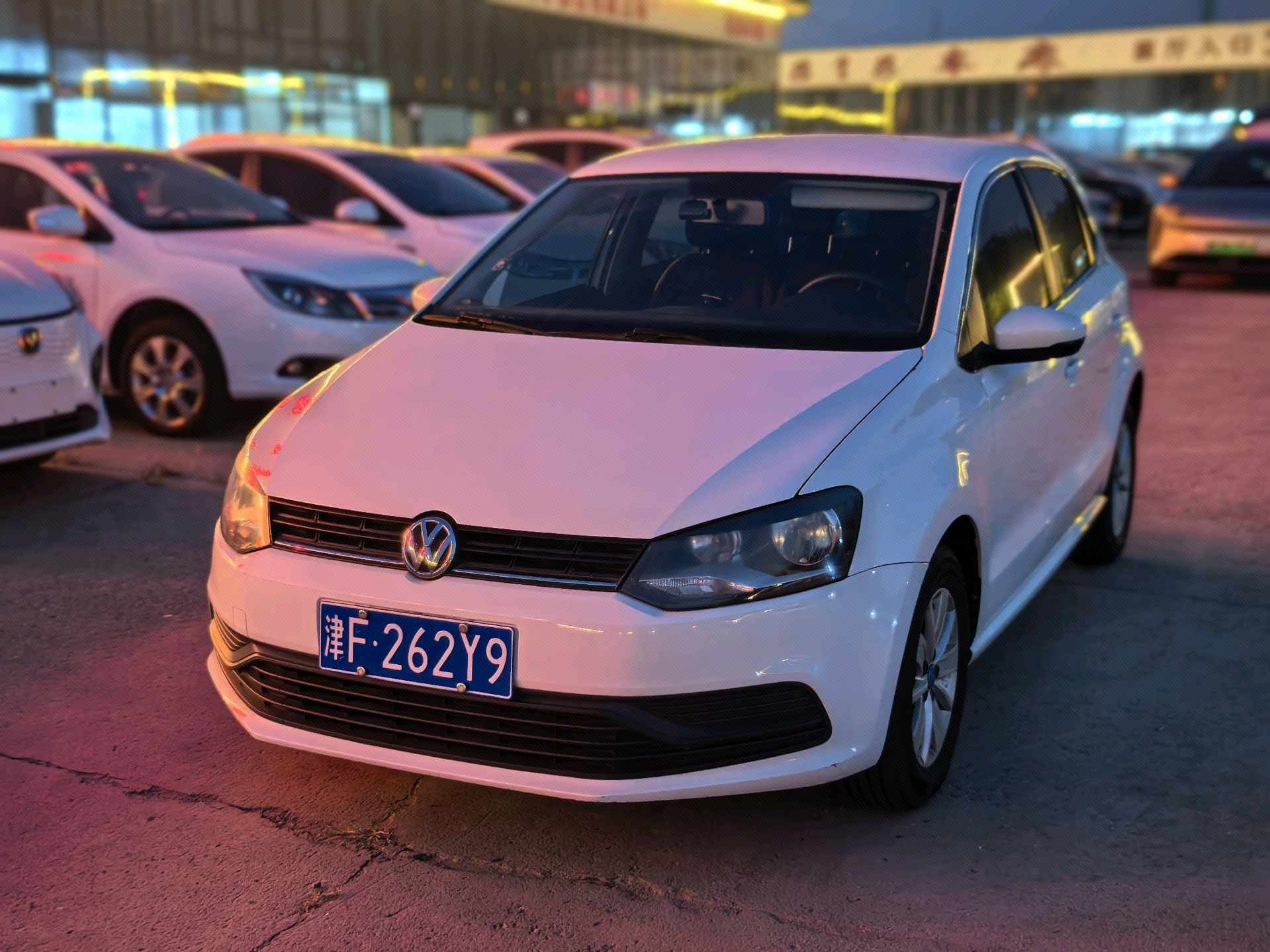Volkswagen Polo 2017 Volkswagen Polo 2017 car image
