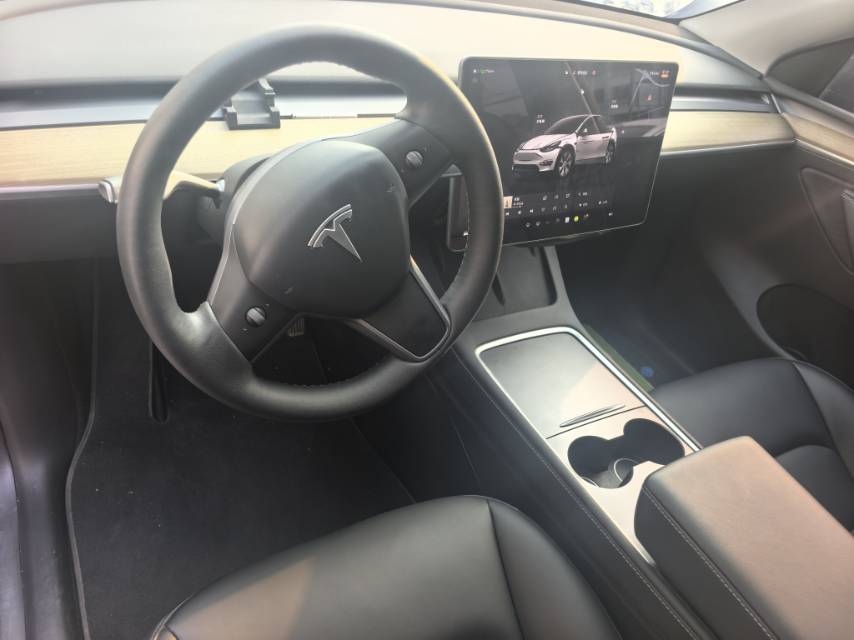 Tesla Model Y 2023 #8 Tesla Model Y 2023 car image #8