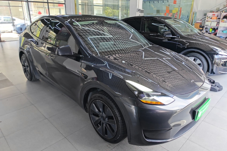Tesla Model Y 2024 car image #4