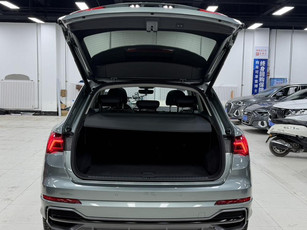 Audi Q3 2022 car image #22