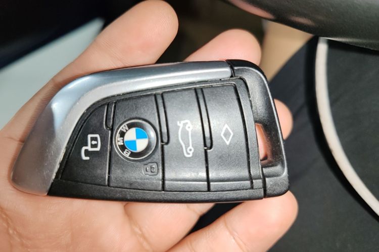 BMW 3 Series 2021 car image #18