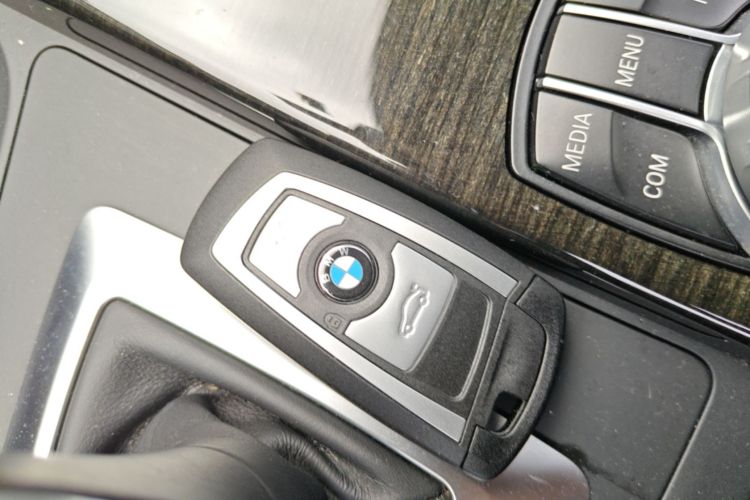 BMW 3 Series 2018 image de voiture #10
