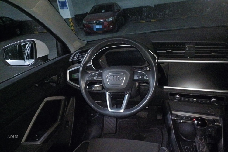 Audi Q3 2020 car image #12