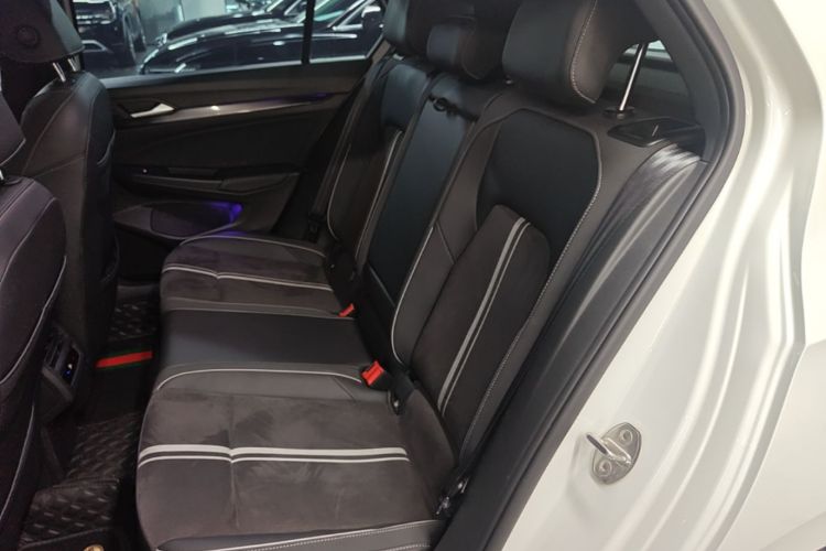 Volkswagen Golf 2023 car image #17