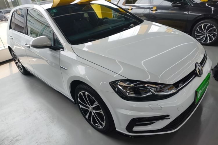Volkswagen Golf 2019 car image #6