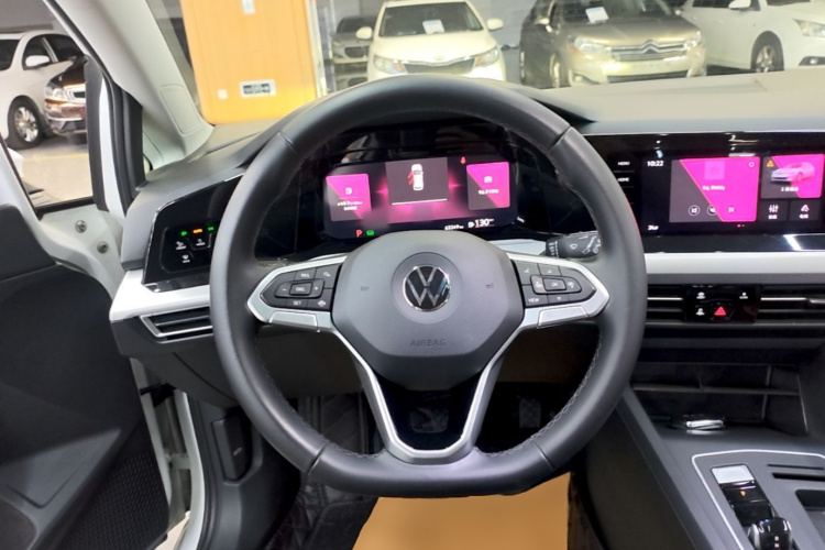 Volkswagen Golf 2021 car image #11