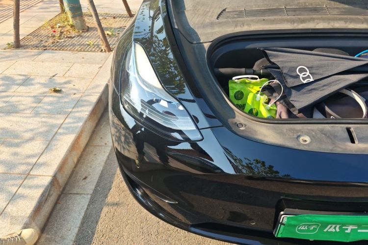 Tesla Model Y 2023 imagem de carro #8