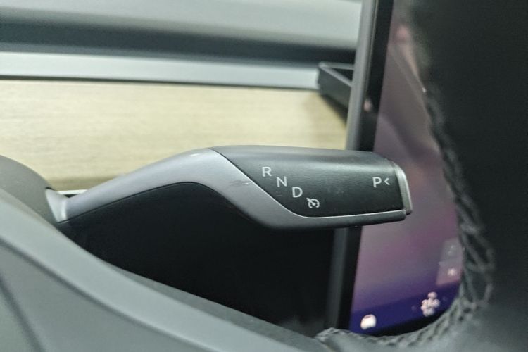 Tesla Model Y 2023 #14 Tesla Model Y 2023 car image #14