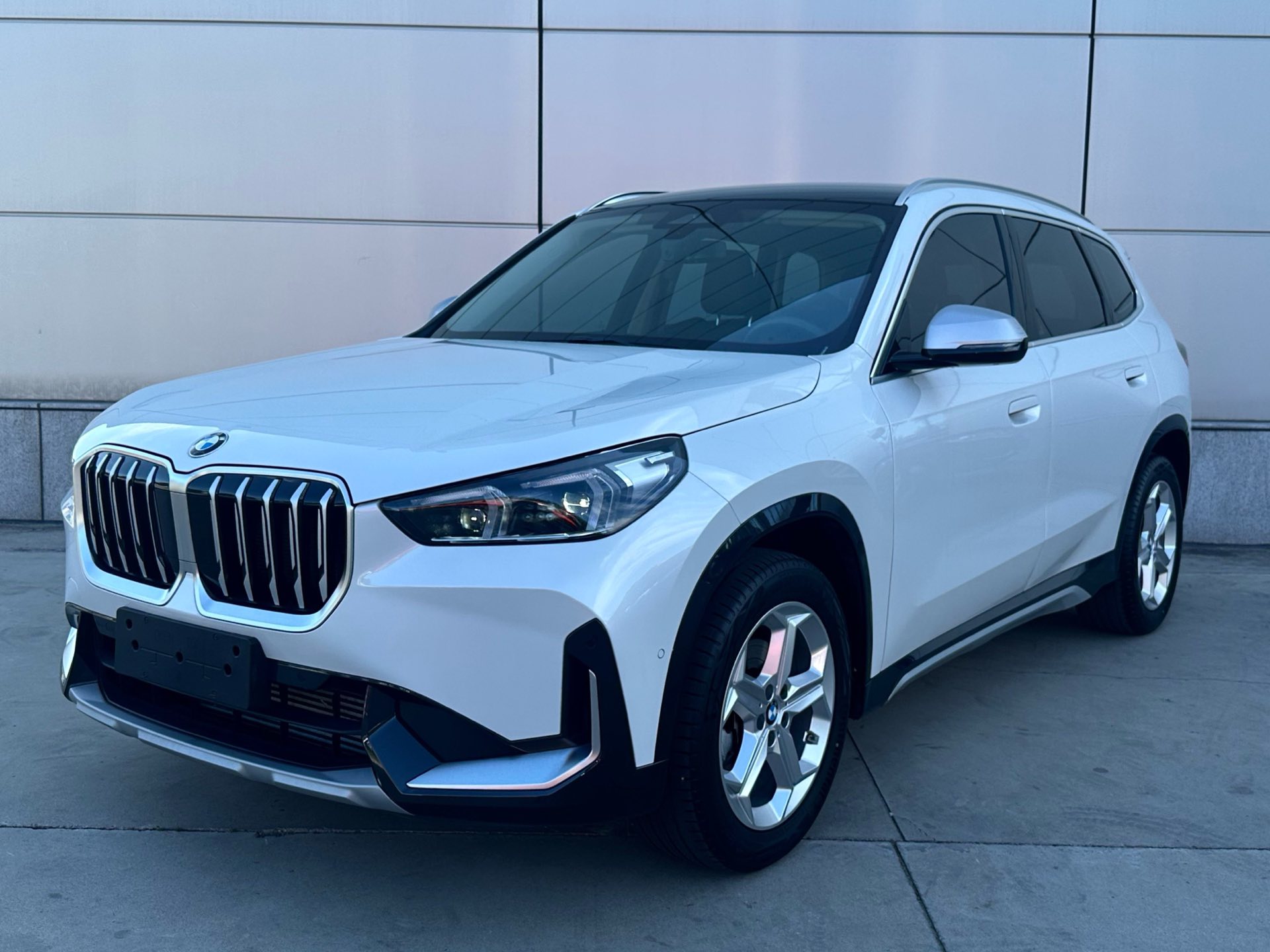 BMW X1 2023 car image 
