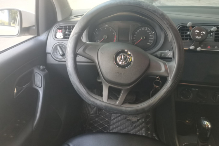 Volkswagen Polo 2019 car image #11