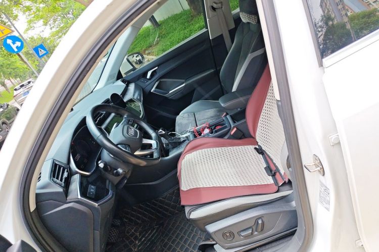 Audi Q3 2024 car image #19