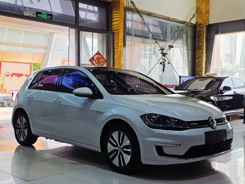 Volkswagen Golf Pure Electric 2020 immagine di auto #3