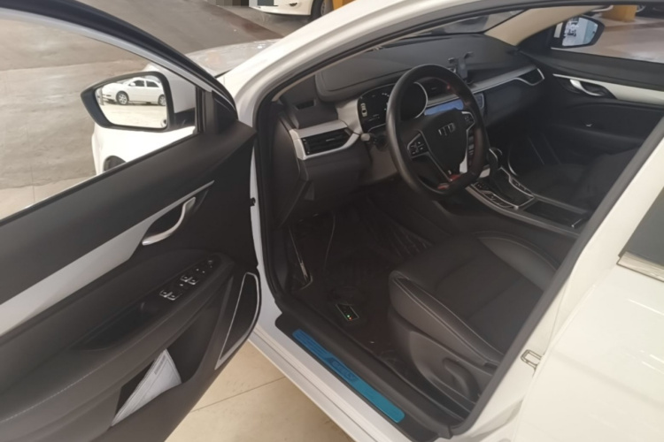 GEELY Emgrand 2019 #16 GEELY Emgrand 2019 car image #16