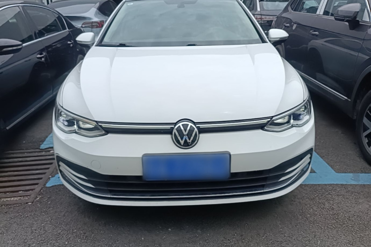 Volkswagen Golf 2024 car image #3