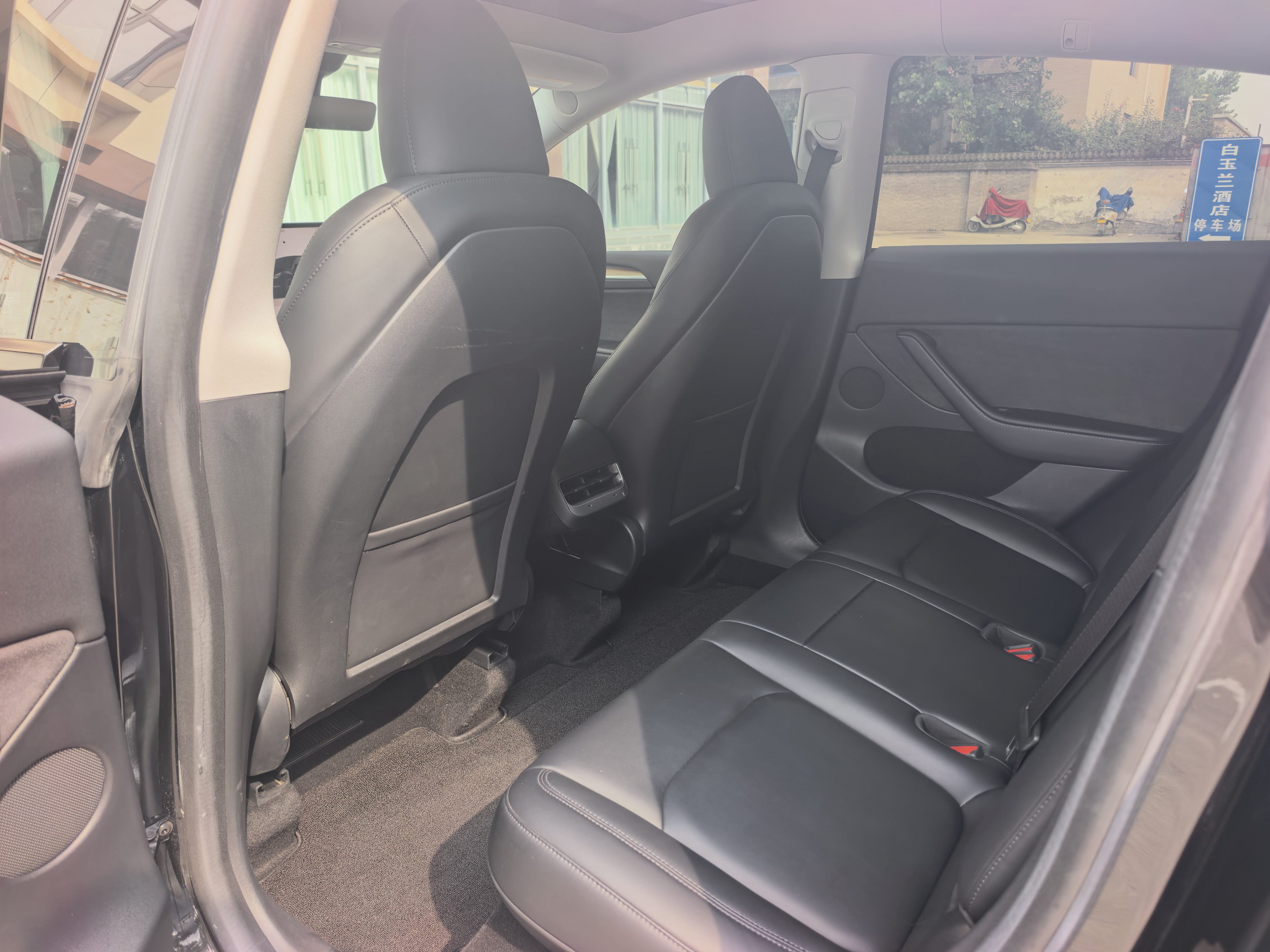 Tesla Model Y 2022 #6 Tesla Model Y 2022 car image #6