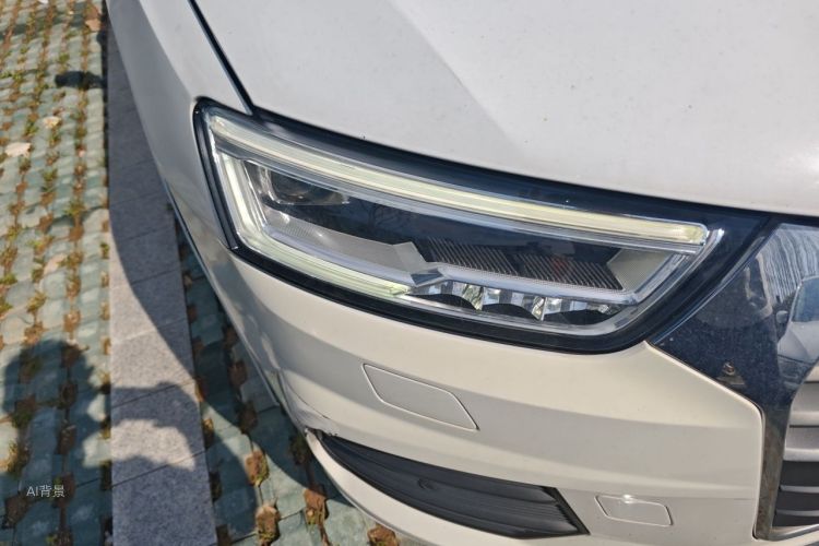 Audi Q3 2018 car image #8