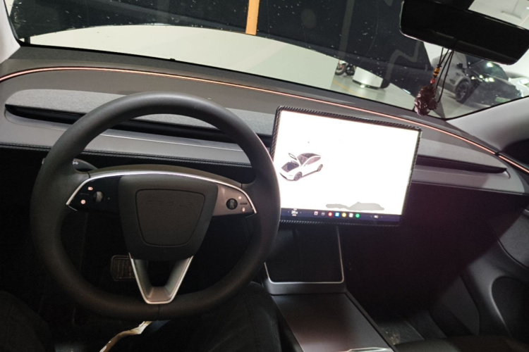 Tesla Model Y 2025 #10 Tesla Model Y 2025 car image #10