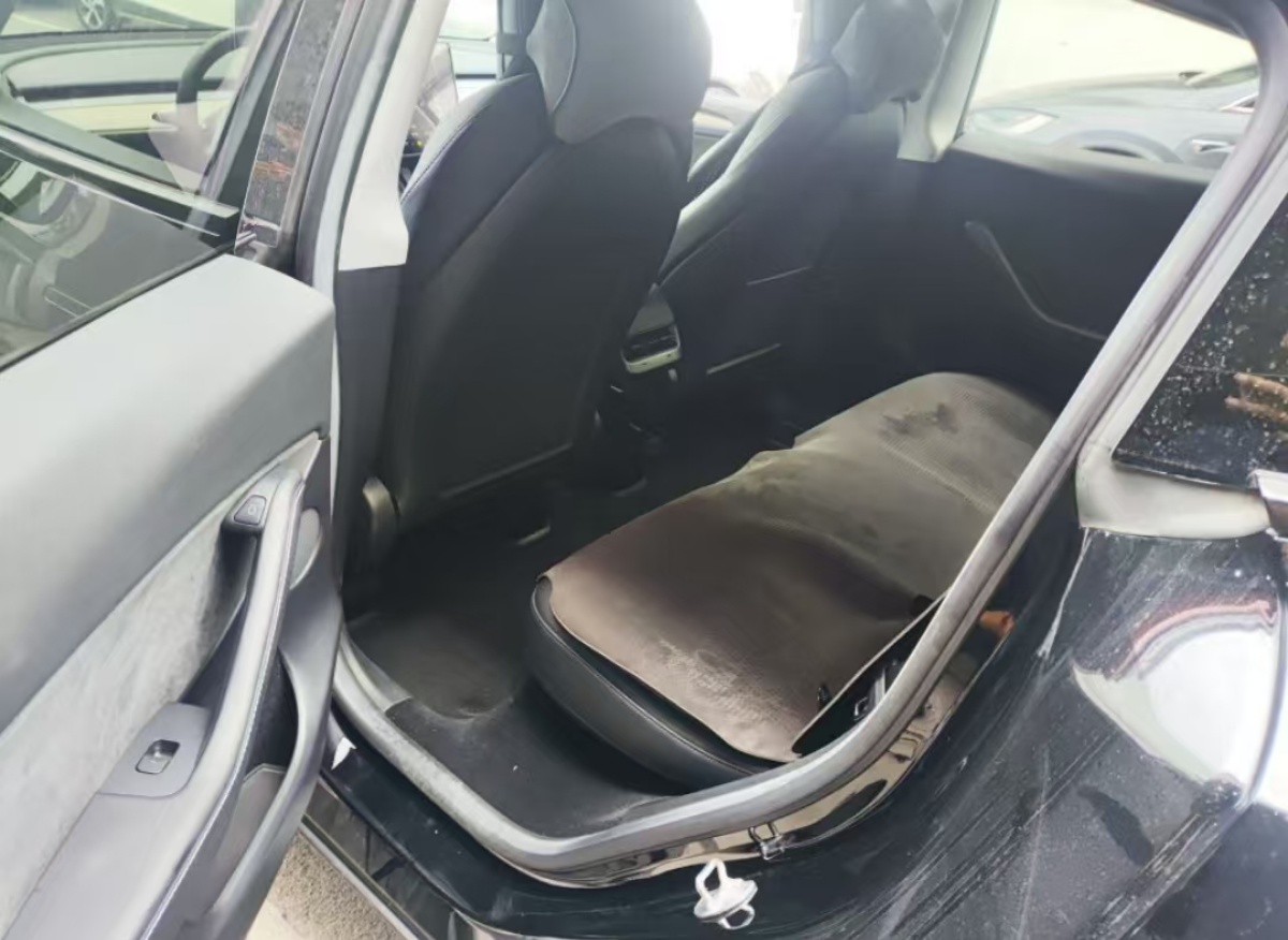Tesla Model Y 2023 car image #5