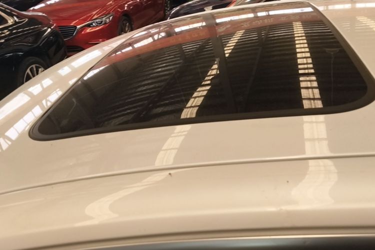 BMW 3 Series 2018 car image #25