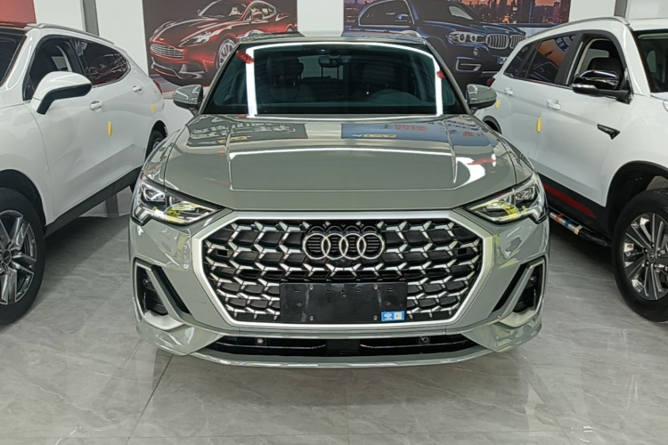 Audi Q3 2024 immagine di auto #3