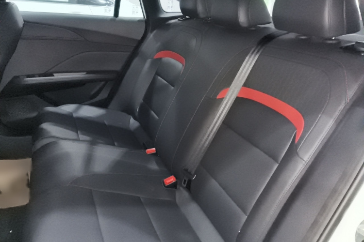 MG 5 2025 imagen de coche #8