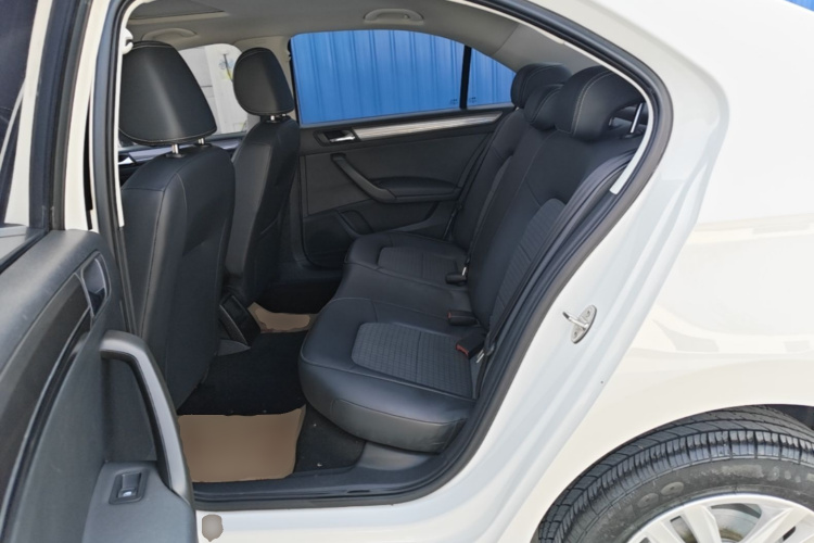 Volkswagen Santana 2018 car image #17
