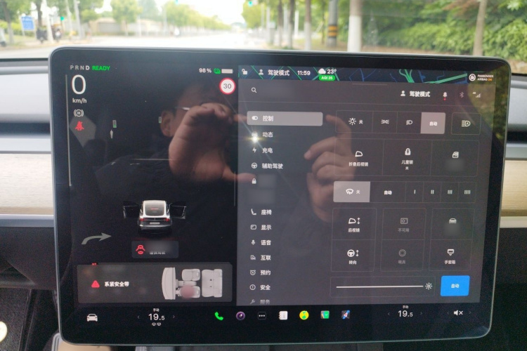 Tesla Model Y 2022 car image #13