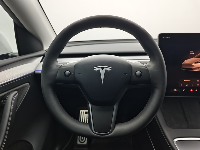 Tesla Model Y 2023 صورة سيارة #8